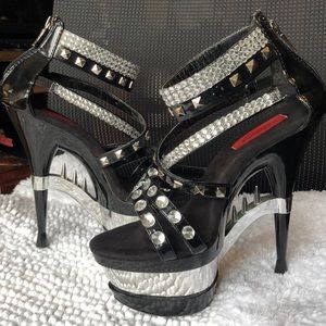 “Come get me shoes”